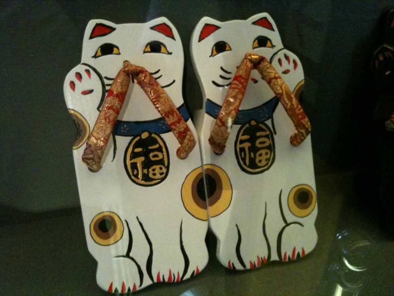 마네키네코 (招き猫)